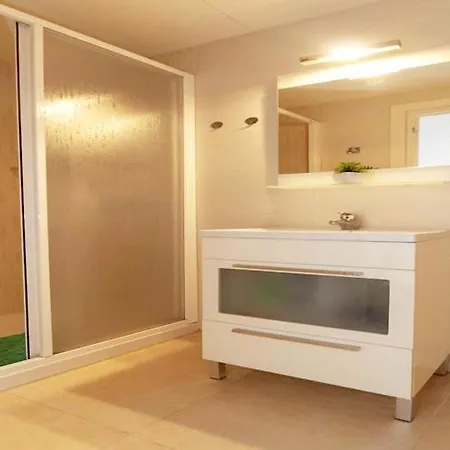 Comfortable And Spacious In Ρόζες