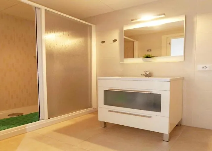 Comfortable And Spacious In Roses