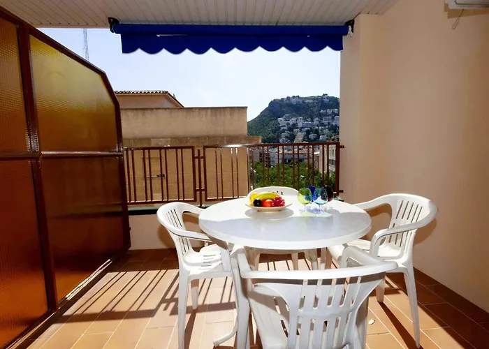 Comfortable And Spacious In * Roses