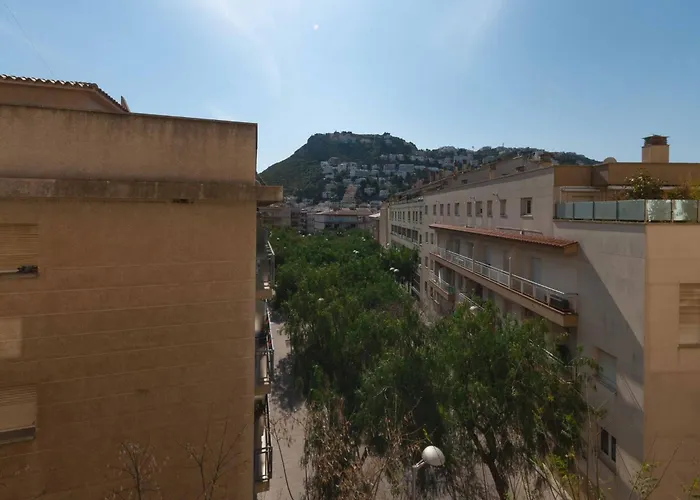 Comfortable And Spacious In Apartament