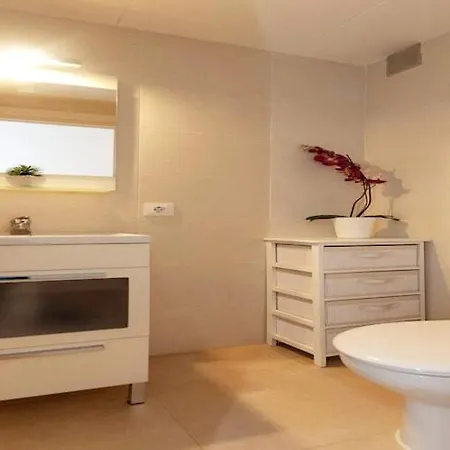 Comfortable And Spacious In Apartment *