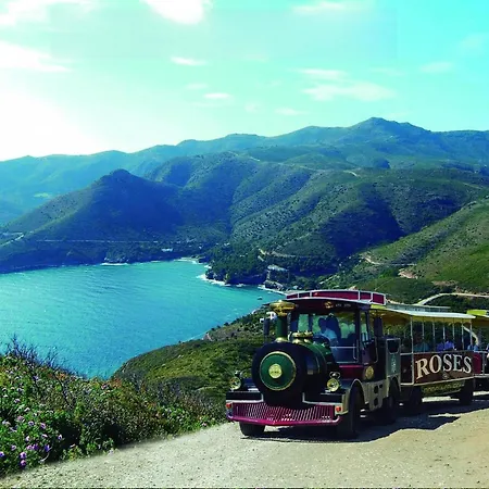 Comfortable And Spacious In Appartamento Roses