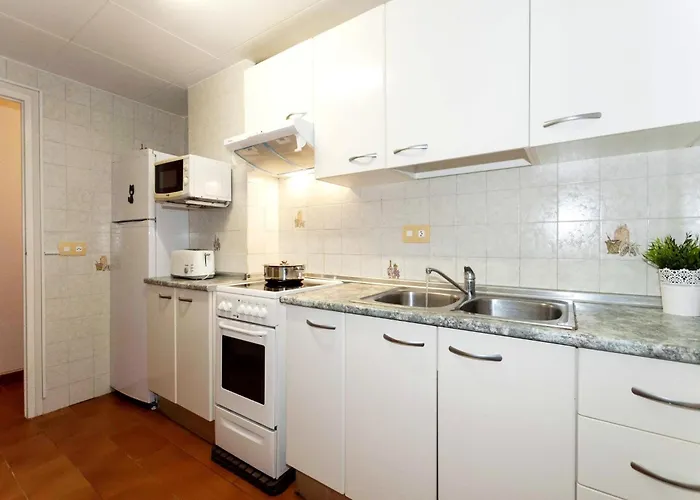 Comfortable And Spacious In Roses